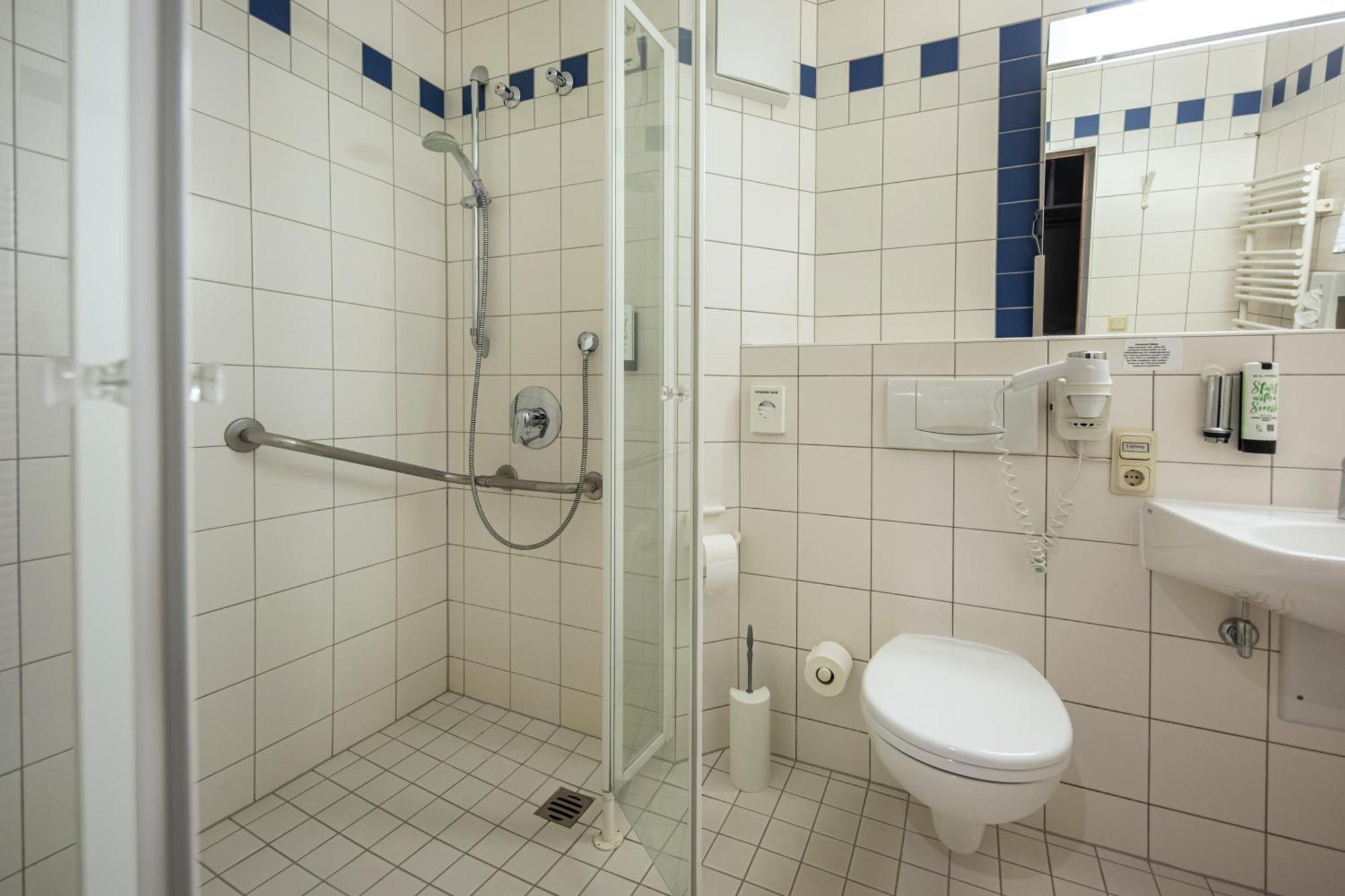 Roomingtons Karoli Вальдкирхен Экстерьер фото